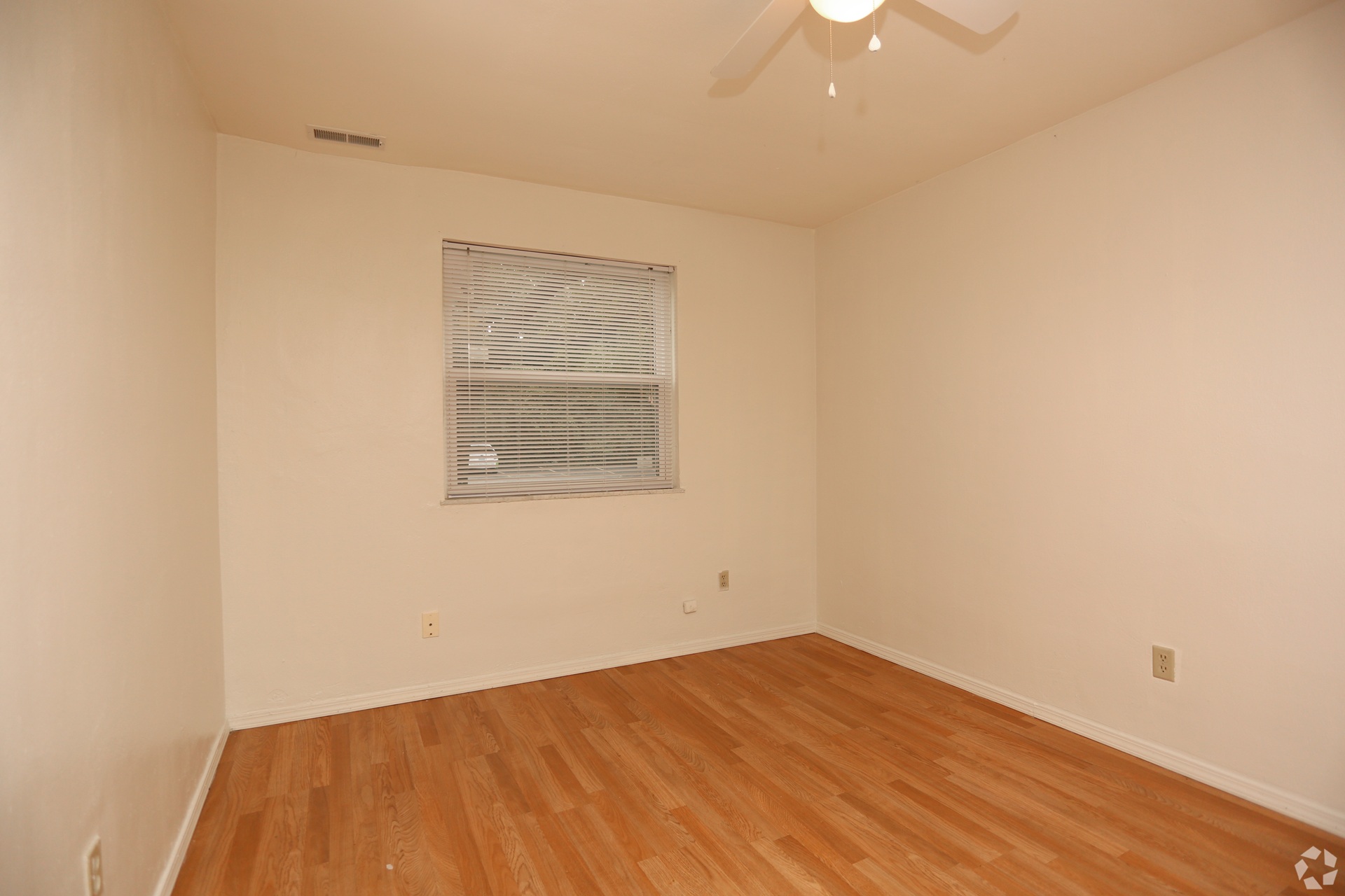 Springwood Apartments master bedroom in Saint Louis, MO
